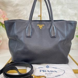 ❌❌SOLD SOLD SOLD❌❌💯% authentic Prada Vitello Daino 2-Way Tote